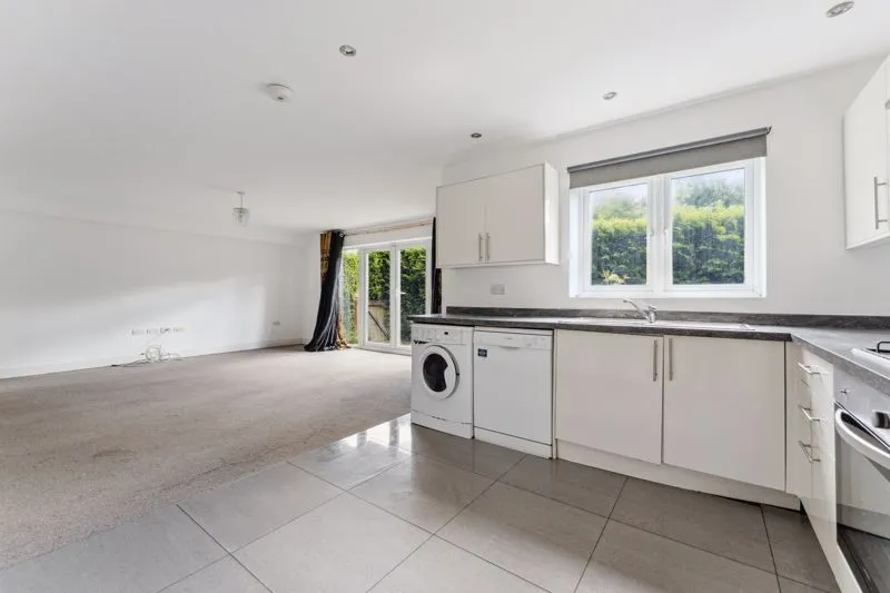 Astha Court, Kings Avenue, Greenford, photo 9