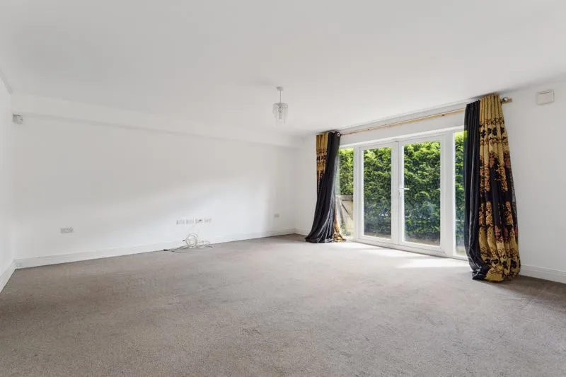 Astha Court, Kings Avenue, Greenford, photo 11