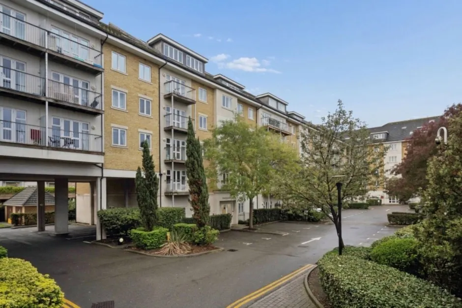 2 bed flat for sale, Park Lodge Avenue, UB7