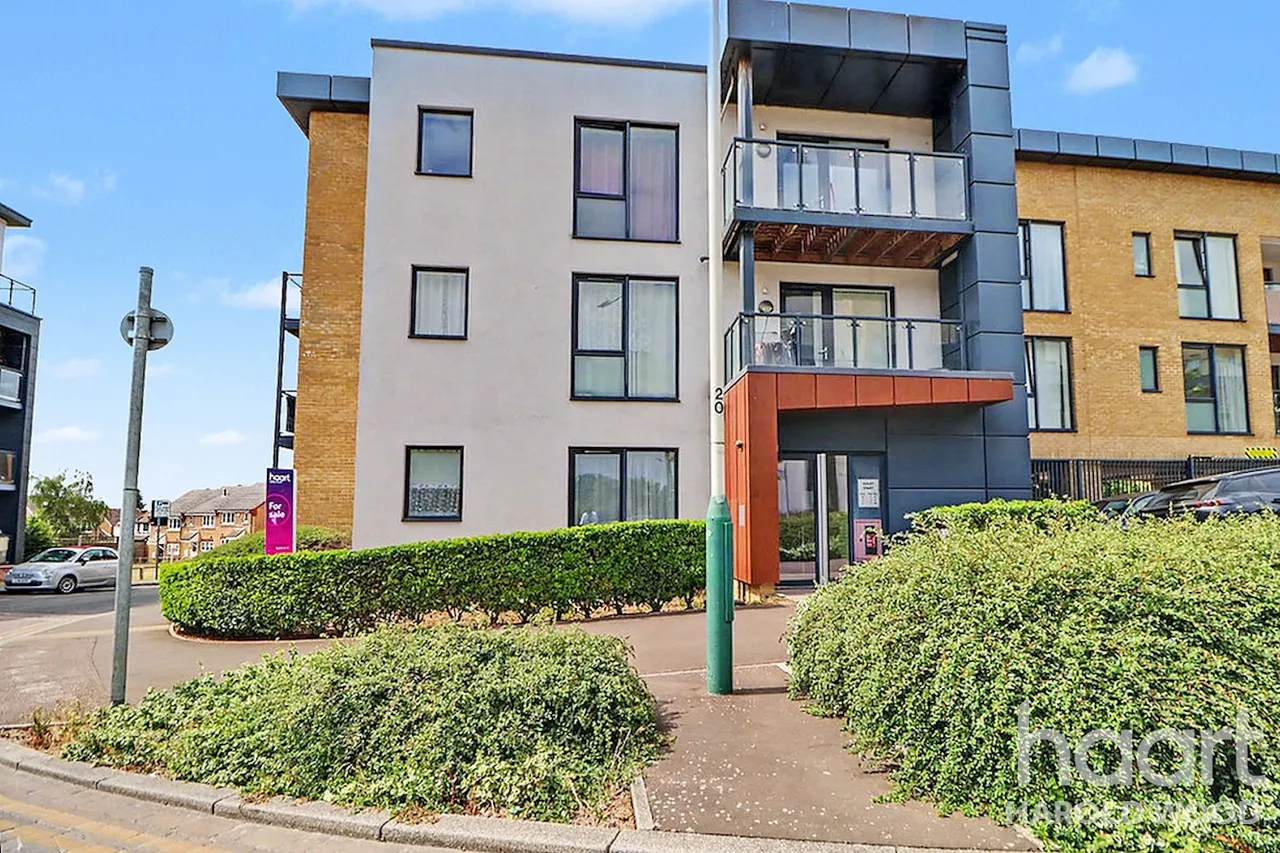 Larch Place, Harold Wood, RM3, photo 8