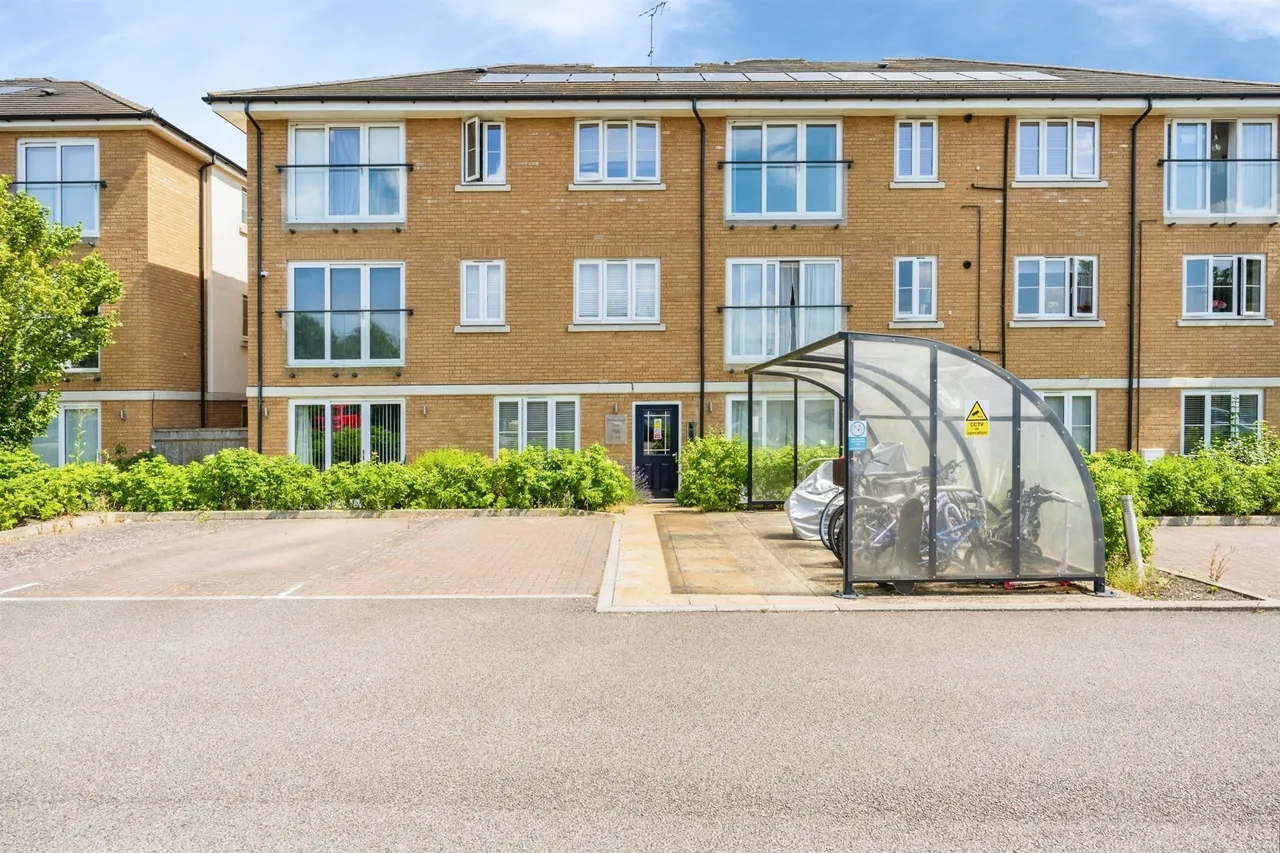 2 bed flat for sale — Aylesbury Street, Bletchley, Milton Keynes