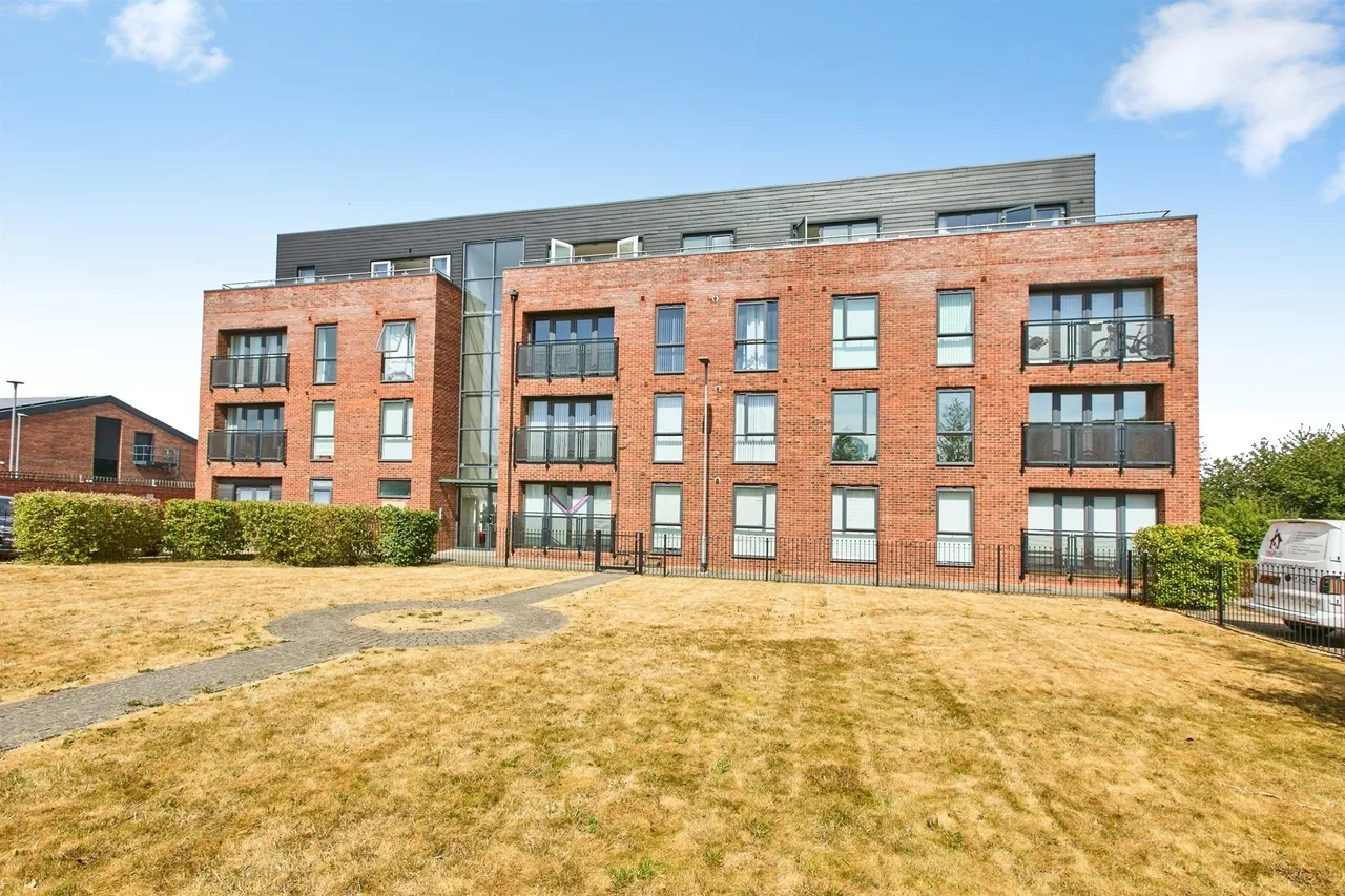 2 bed flat for sale, Somerset Close, Derby, DE22