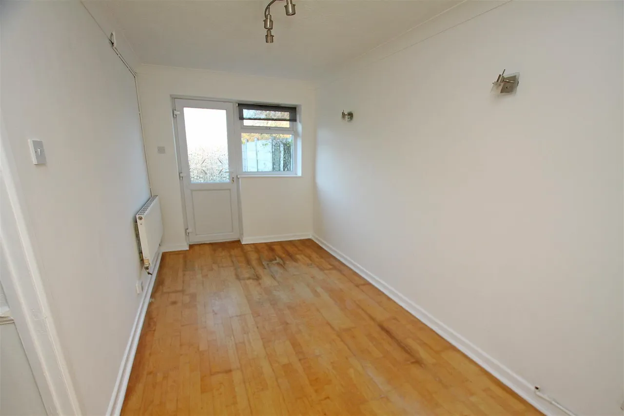 Slades Farm Road, Bournemouth, photo 4