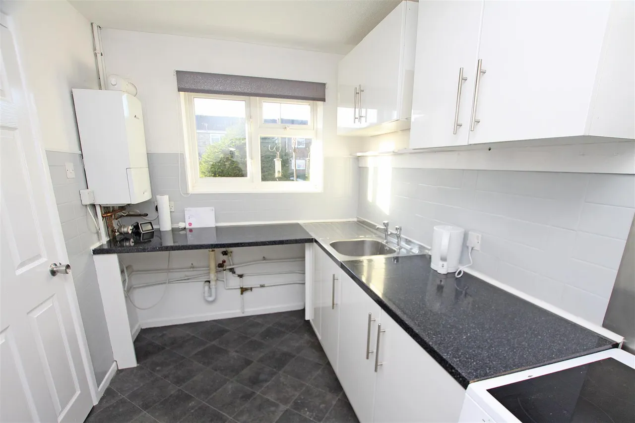 Slades Farm Road, Bournemouth, photo 5