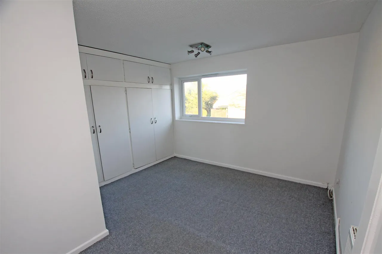 Slades Farm Road, Bournemouth, photo 7