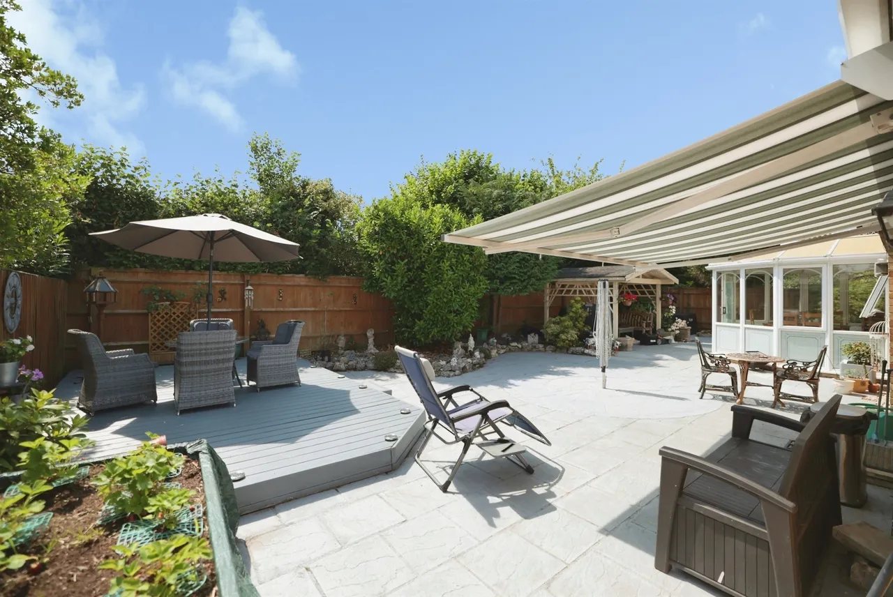 Burdett Drive, Walters Ash, High Wycombe, photo 10