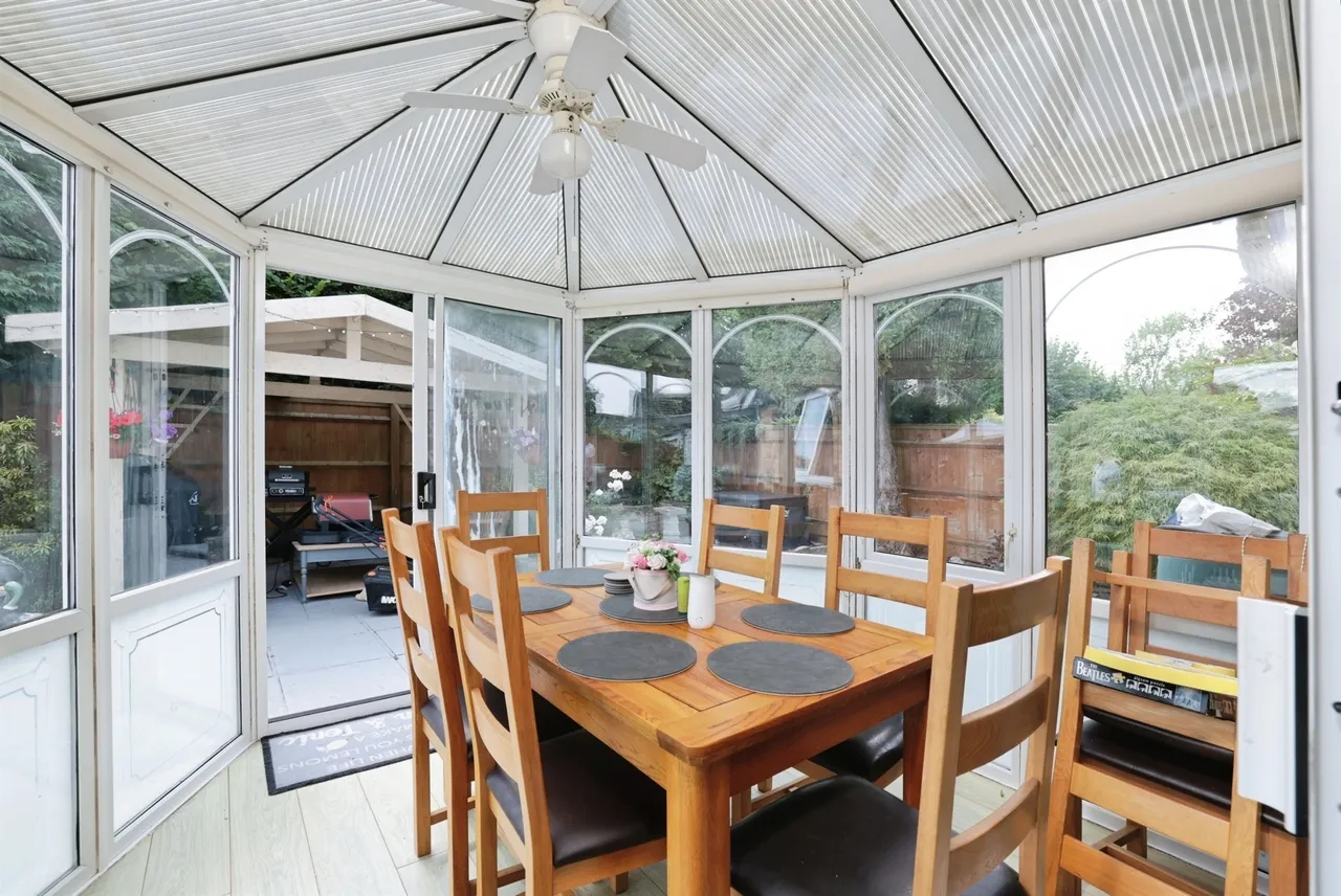 Burdett Drive, Walters Ash, High Wycombe, photo 4