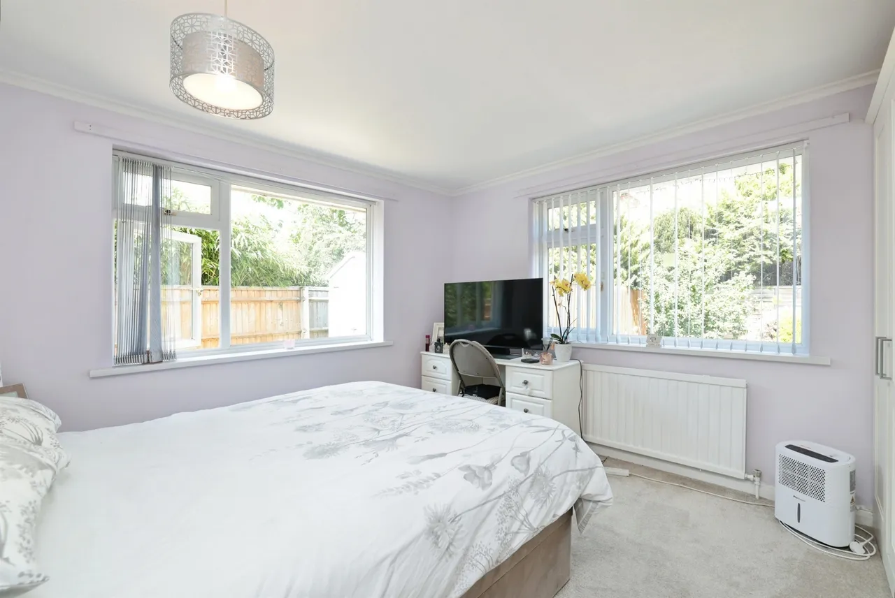 Burdett Drive, Walters Ash, High Wycombe, photo 5