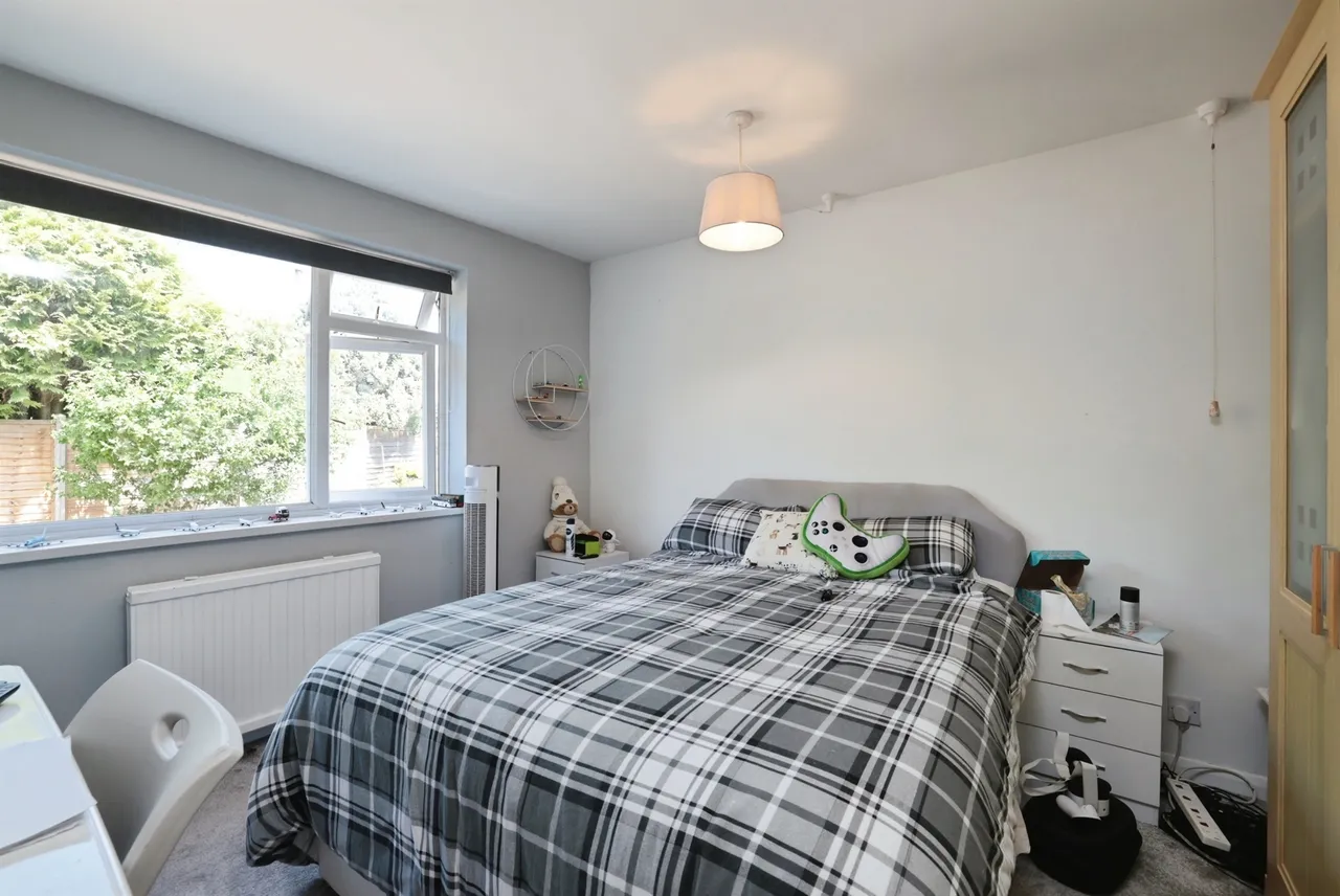 Burdett Drive, Walters Ash, High Wycombe, photo 6