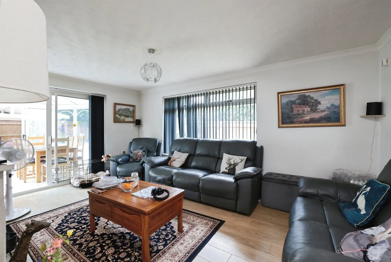 Burdett Drive, Walters Ash, High Wycombe, photo 2