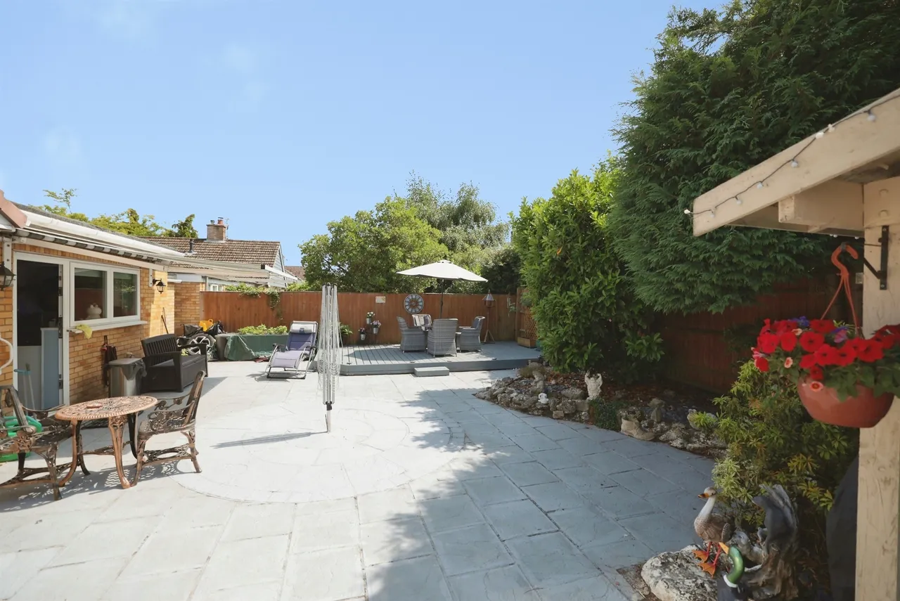 Burdett Drive, Walters Ash, High Wycombe, photo 11