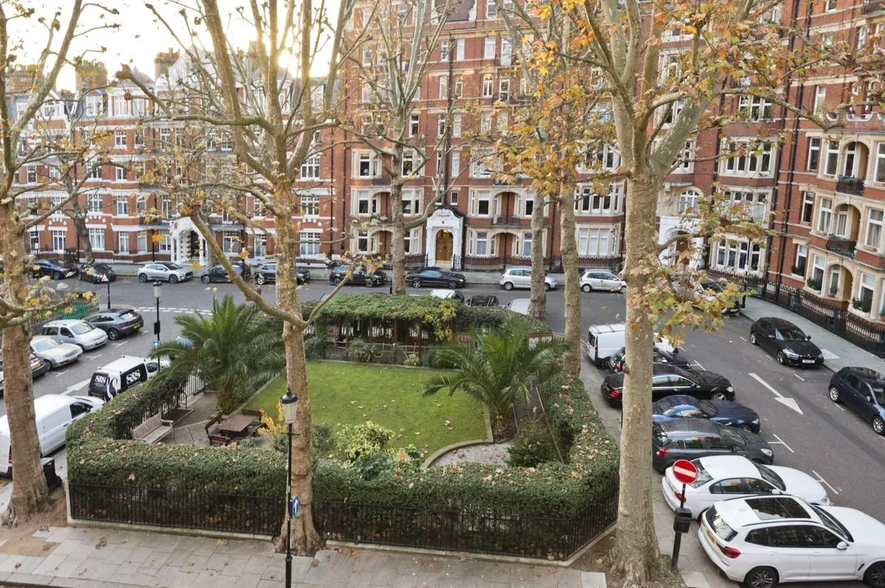 Iverna Court, Kensington, W8, photo 5