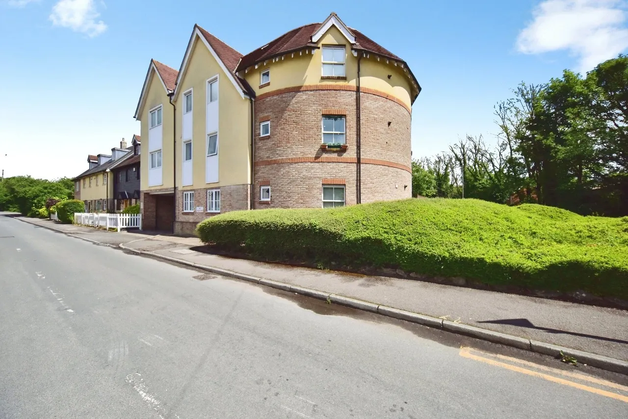 1 bed flat for sale, Ashford Road, Harrietsham, ME17
