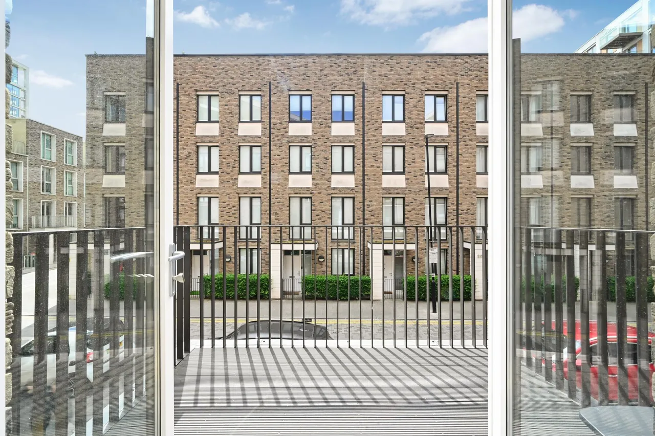 Schooner Road, Royal Wharf, E16, photo 7