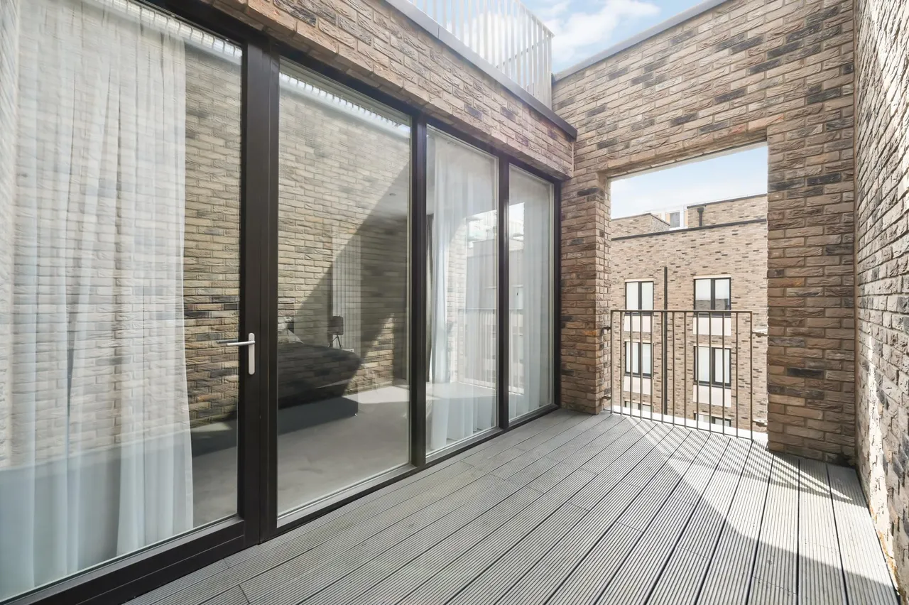 Schooner Road, Royal Wharf, E16, photo 11