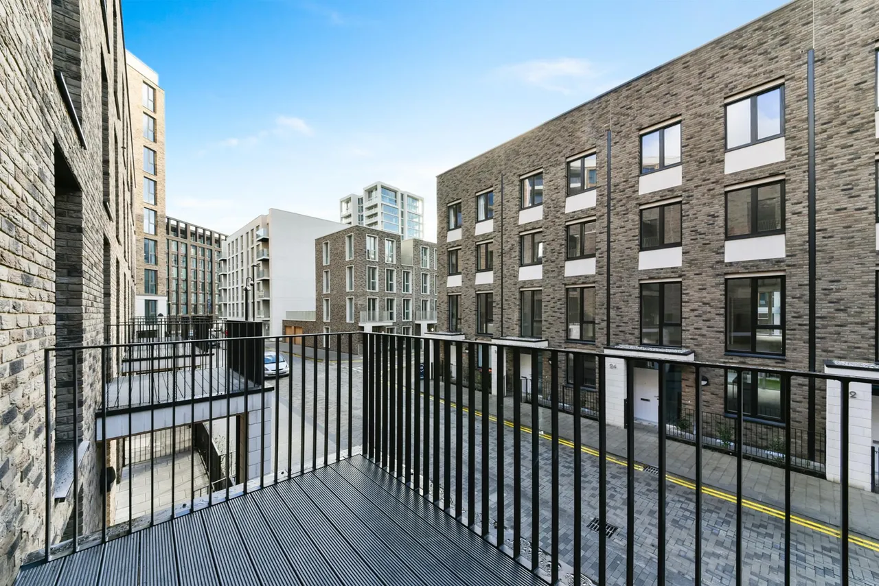 Schooner Road, Royal Wharf, E16, photo 17