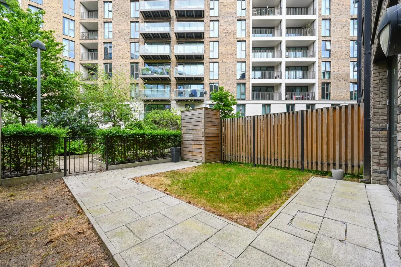 Schooner Road, Royal Wharf, E16, photo 18