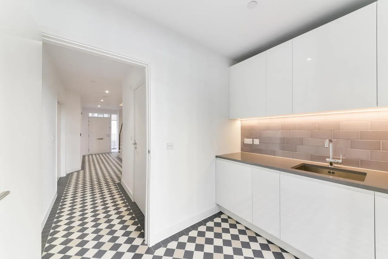 Schooner Road, Royal Wharf, E16, photo 5