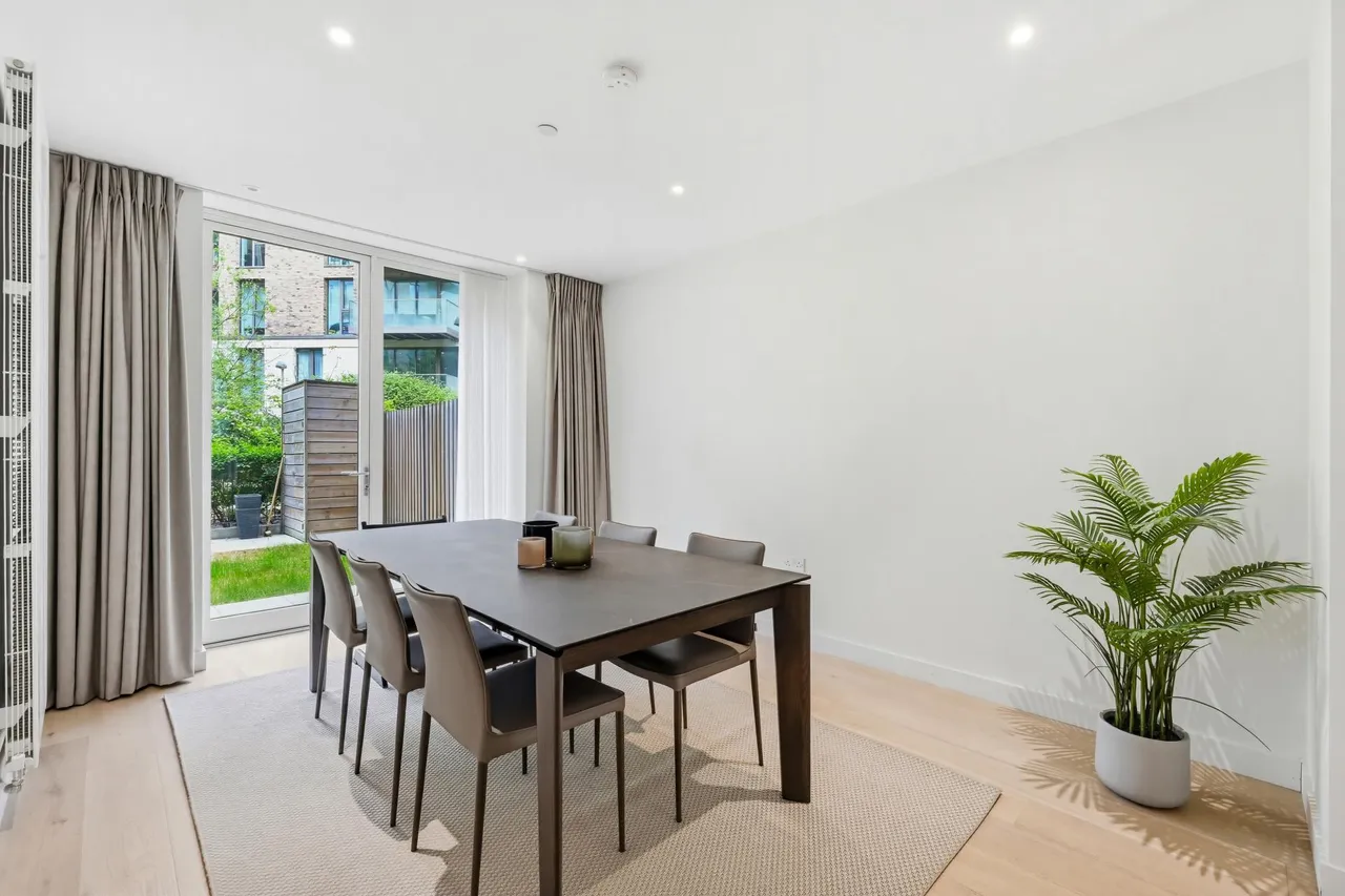 Schooner Road, Royal Wharf, E16, photo 4