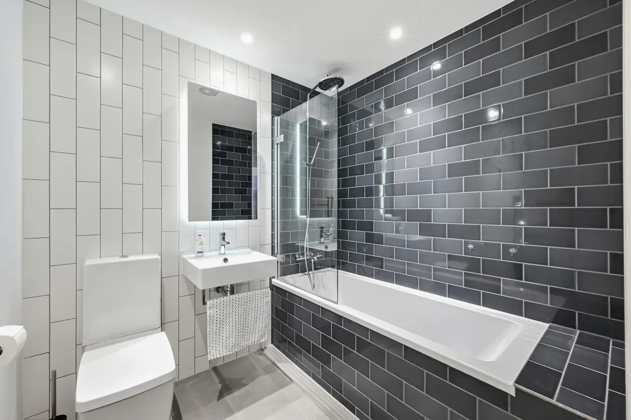 Schooner Road, Royal Wharf, E16, photo 14