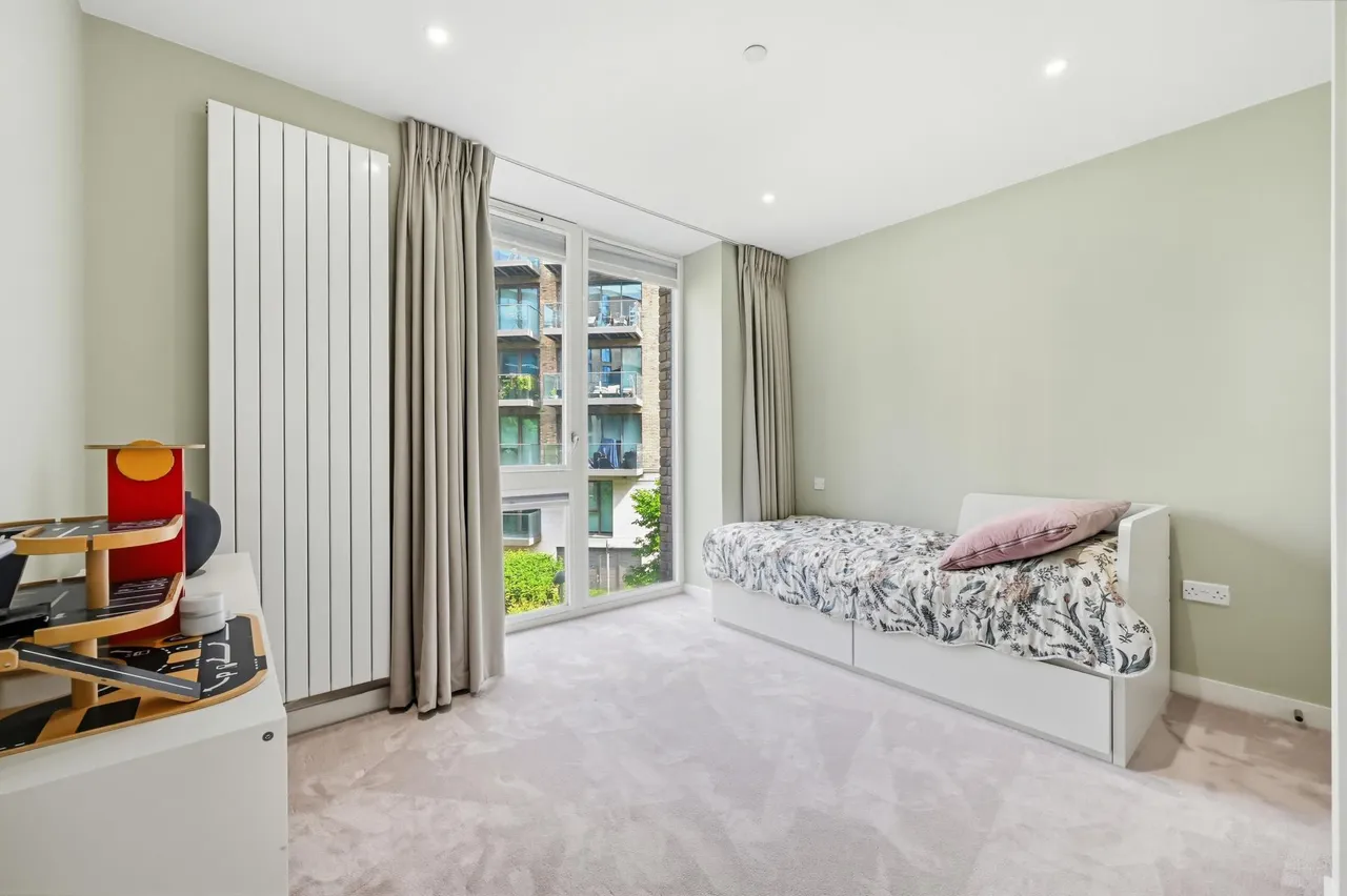 Schooner Road, Royal Wharf, E16, photo 12
