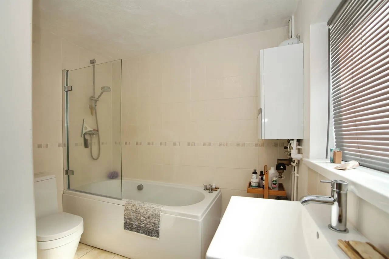 Fields Park Terrace, Newport, NP11, photo 3