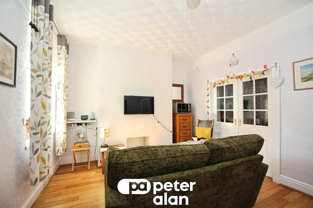 3 bed house for sale, Fields Park Terrace, Newport, NP11