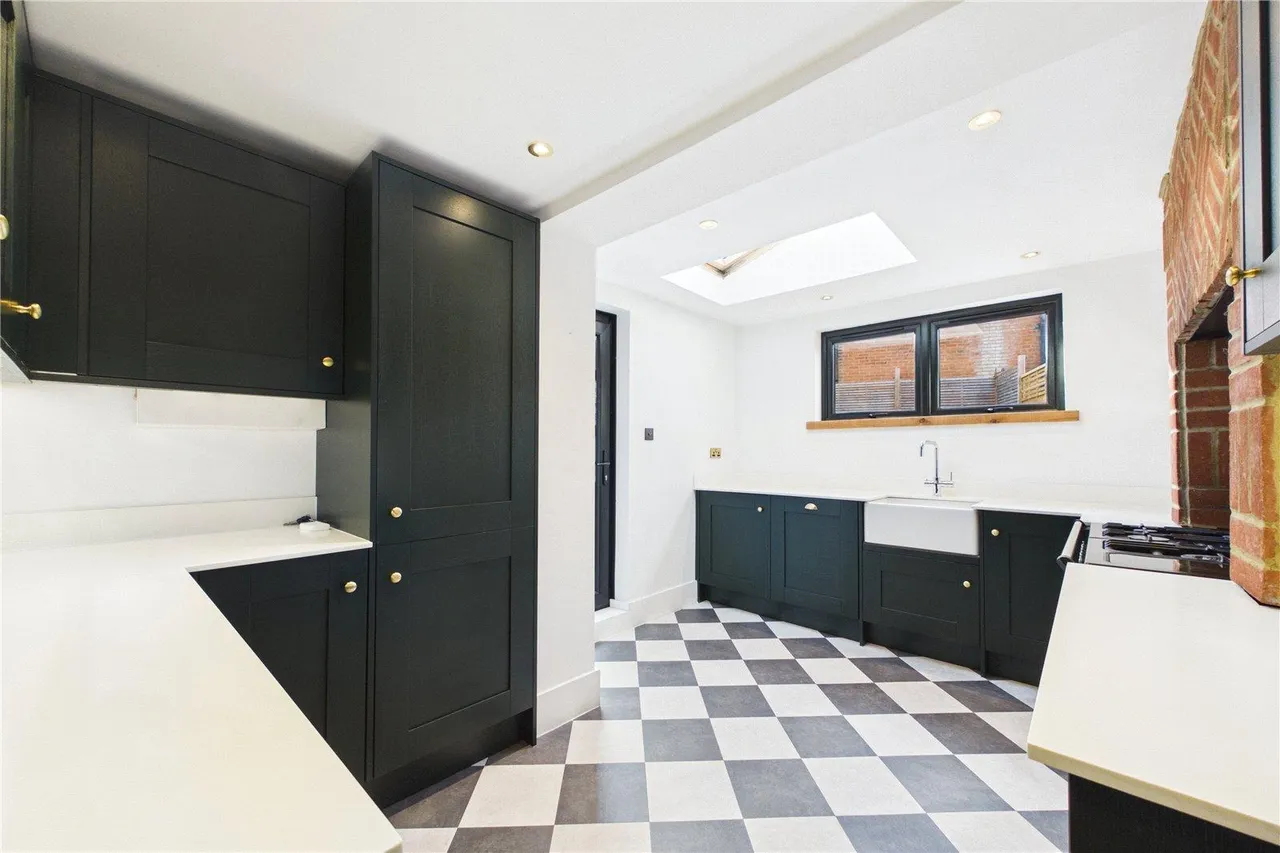 Cliddesden Road, Basingstoke, RG21, photo 3