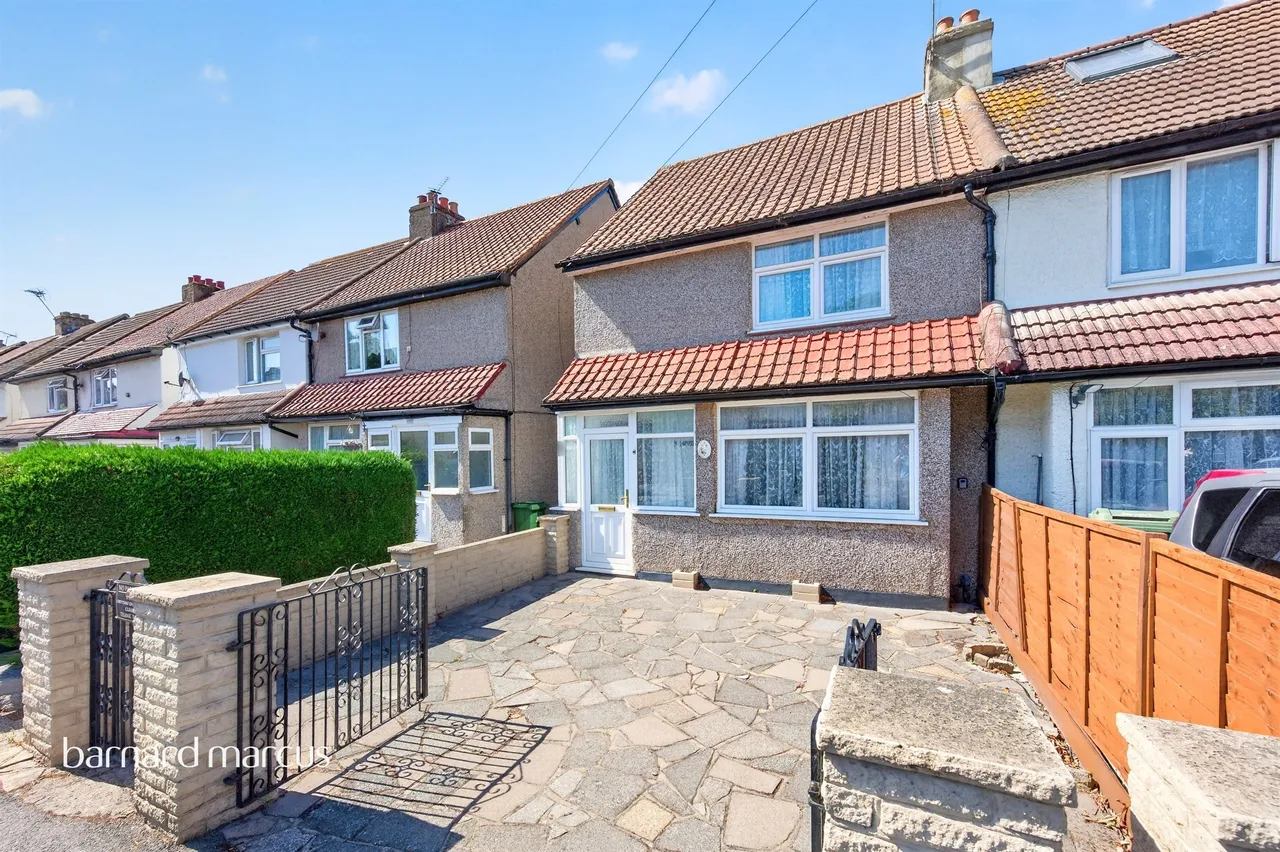 3 bed house for sale, Brinkley Road, Worcester Park, KT4