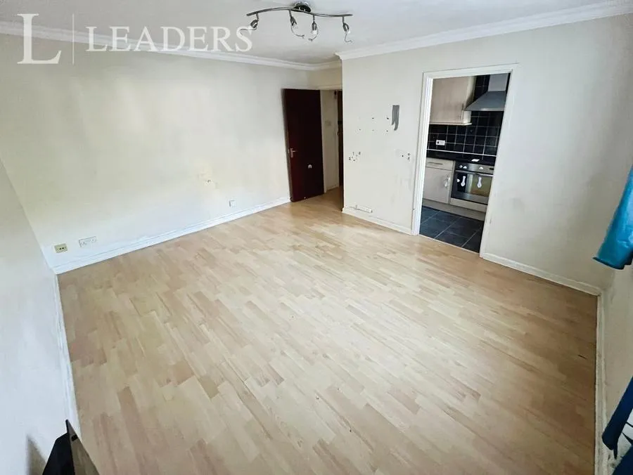 Brighton Road, Crawley, RH10, photo 4
