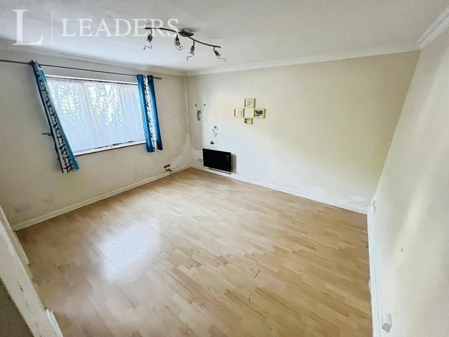 Brighton Road, Crawley, RH10, photo 7