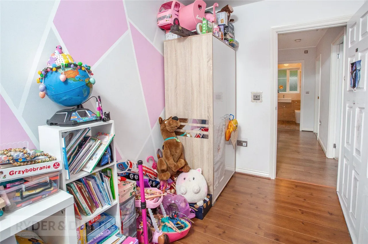 Eycott Drive, Middleton, M24, photo 17