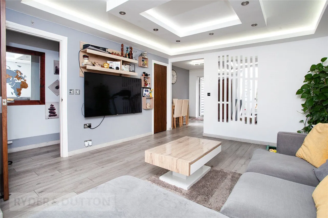 Eycott Drive, Middleton, M24, photo 4