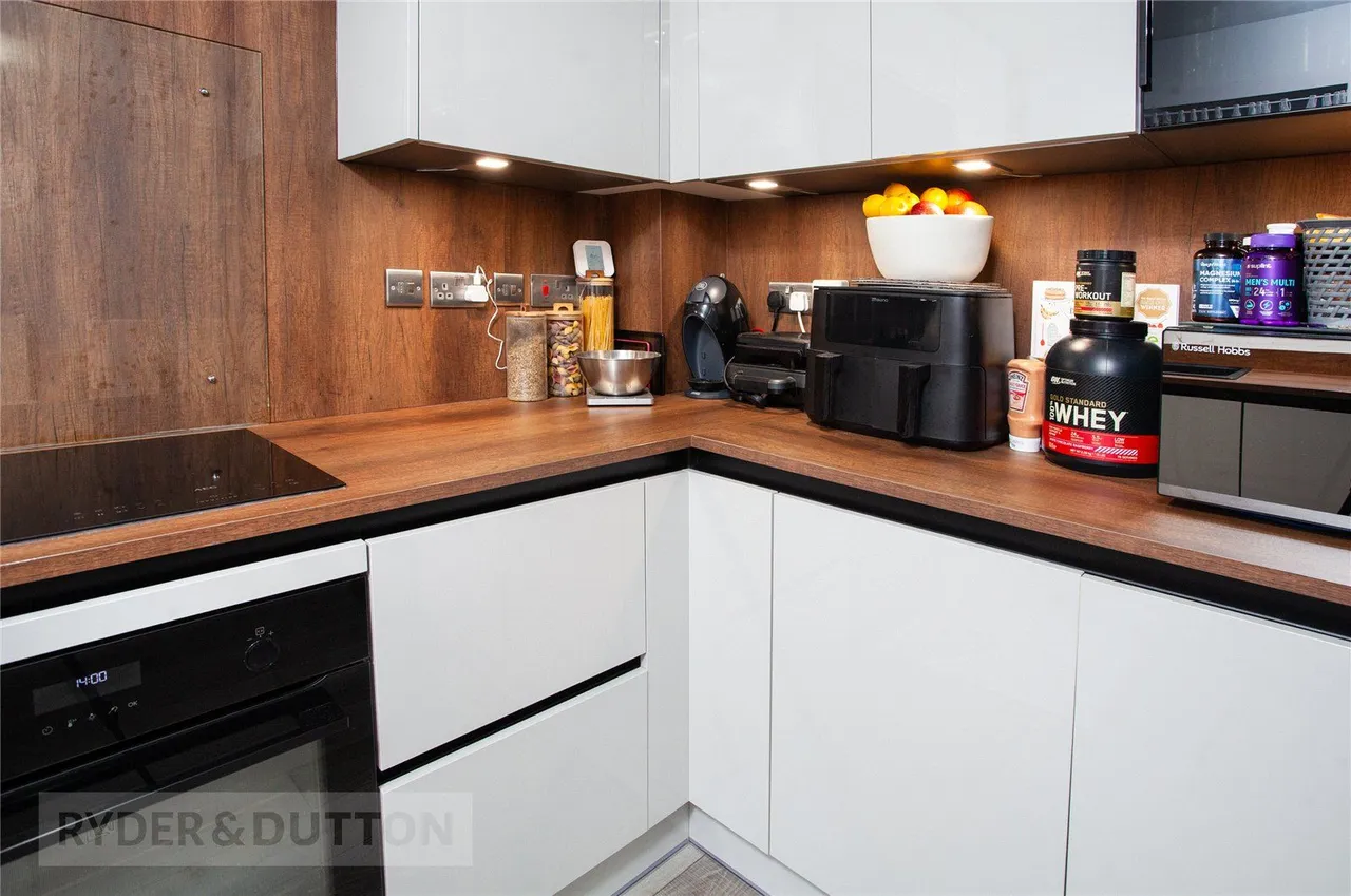 Eycott Drive, Middleton, M24, photo 8