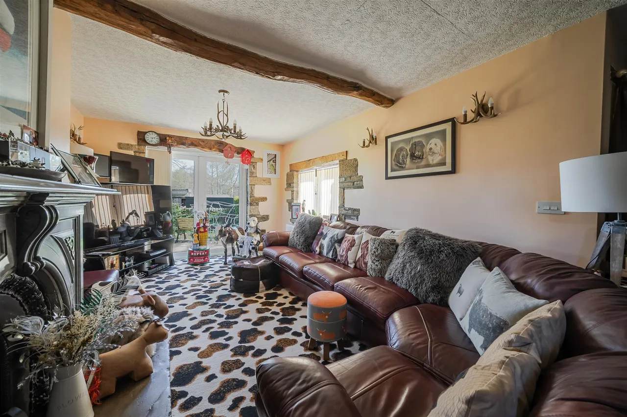 Skipton Road, Cross Hills, BD20 7DS, photo 2