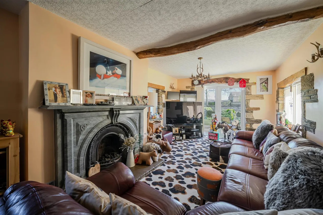 Skipton Road, Cross Hills, BD20 7DS, photo 3