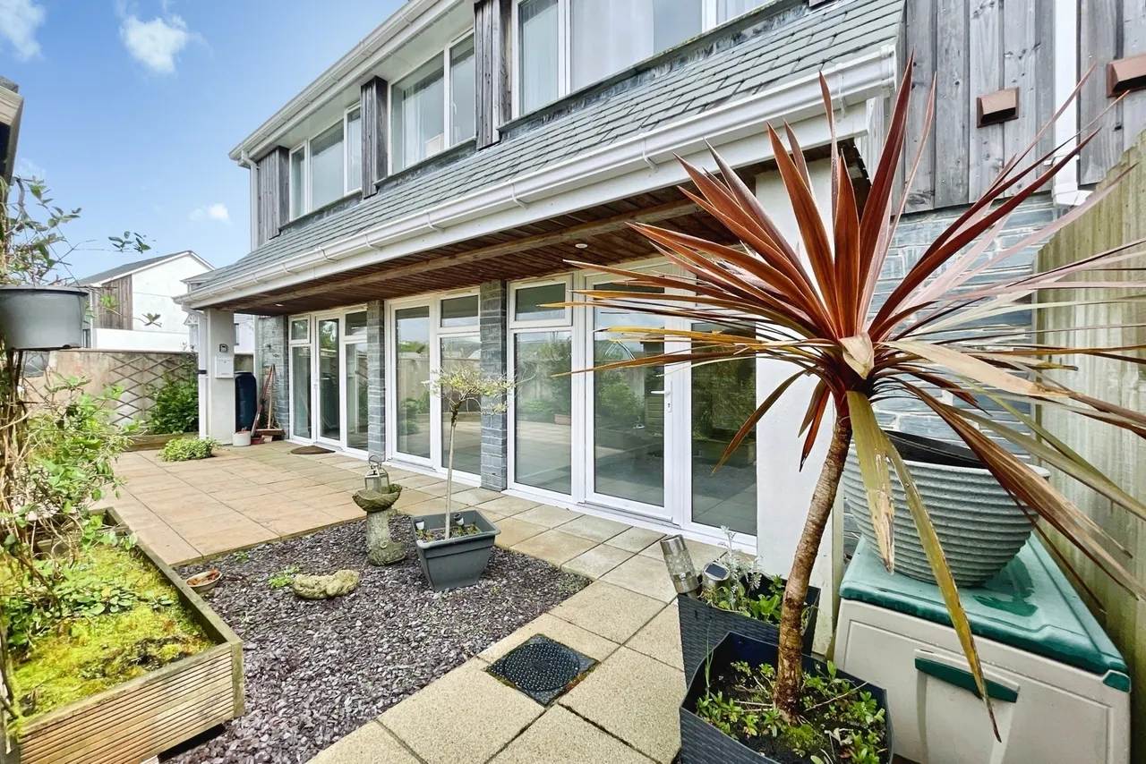 2 bed flat for sale, Lower Meadows, St. Stephen, PL26