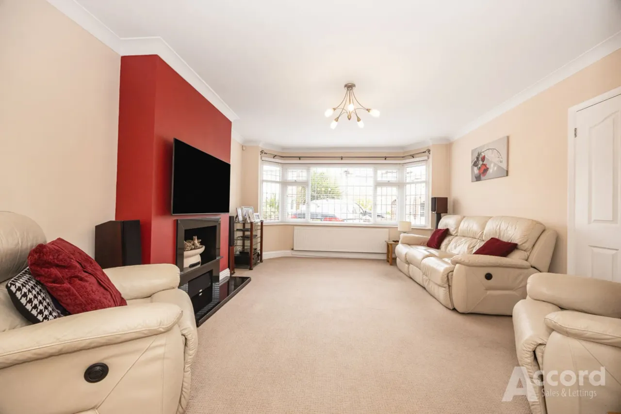 Garry Close, Romford, RM1, photo 4