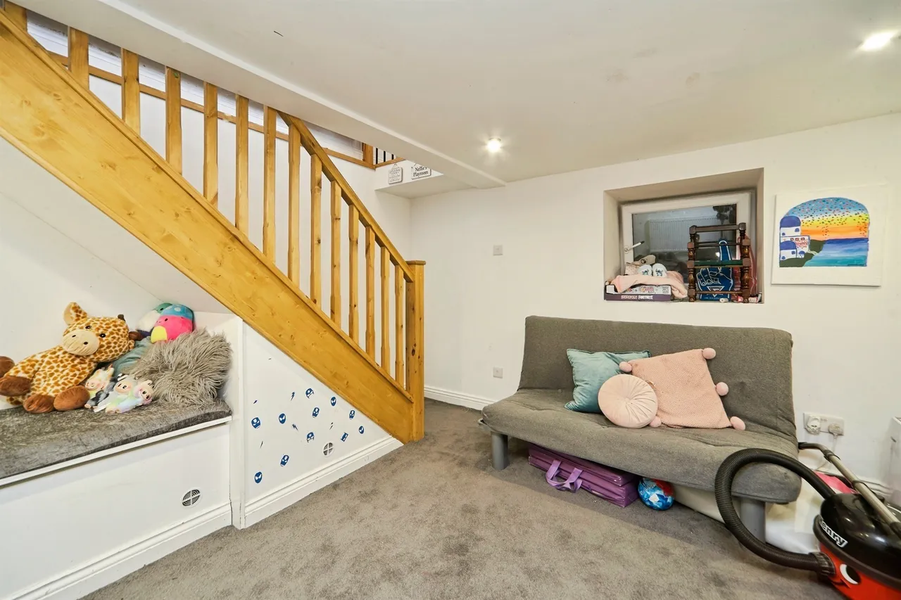 Laburnum Street, Farsley, Pudsey, photo 11