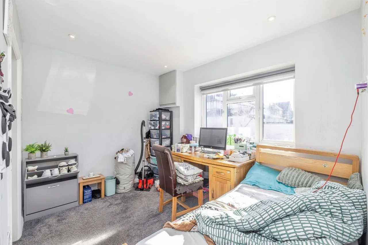Mildred Avenue, Watford, photo 6