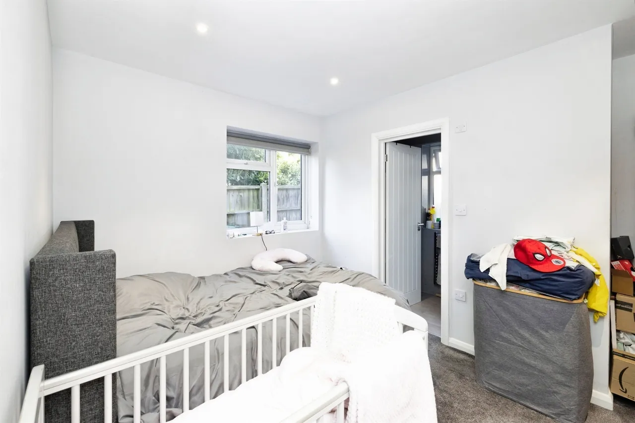 Mildred Avenue, Watford, photo 7