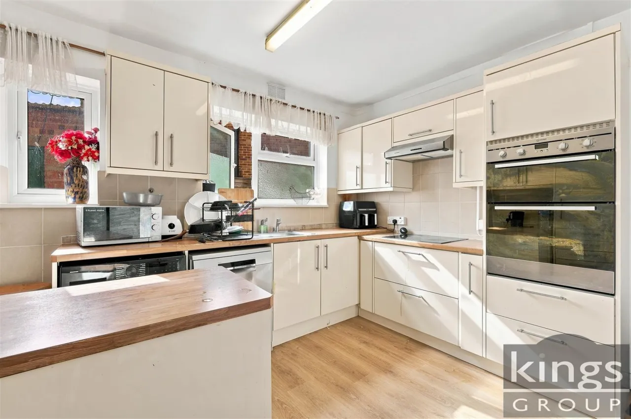 Tudor Crescent, Enfield, photo 8