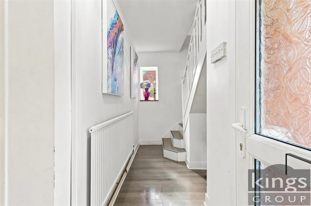 Tudor Crescent, Enfield, photo 12