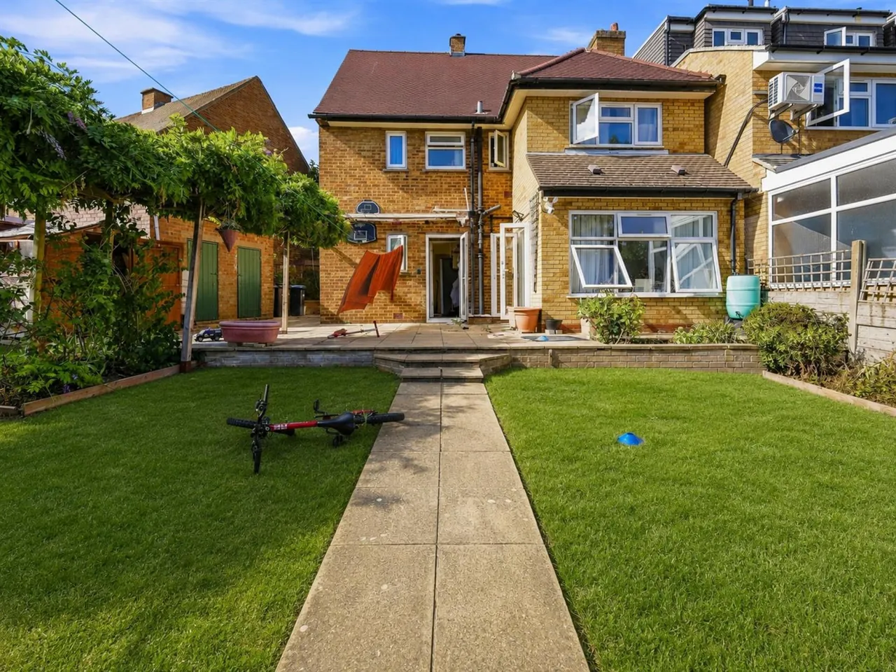Tudor Crescent, Enfield, photo 24