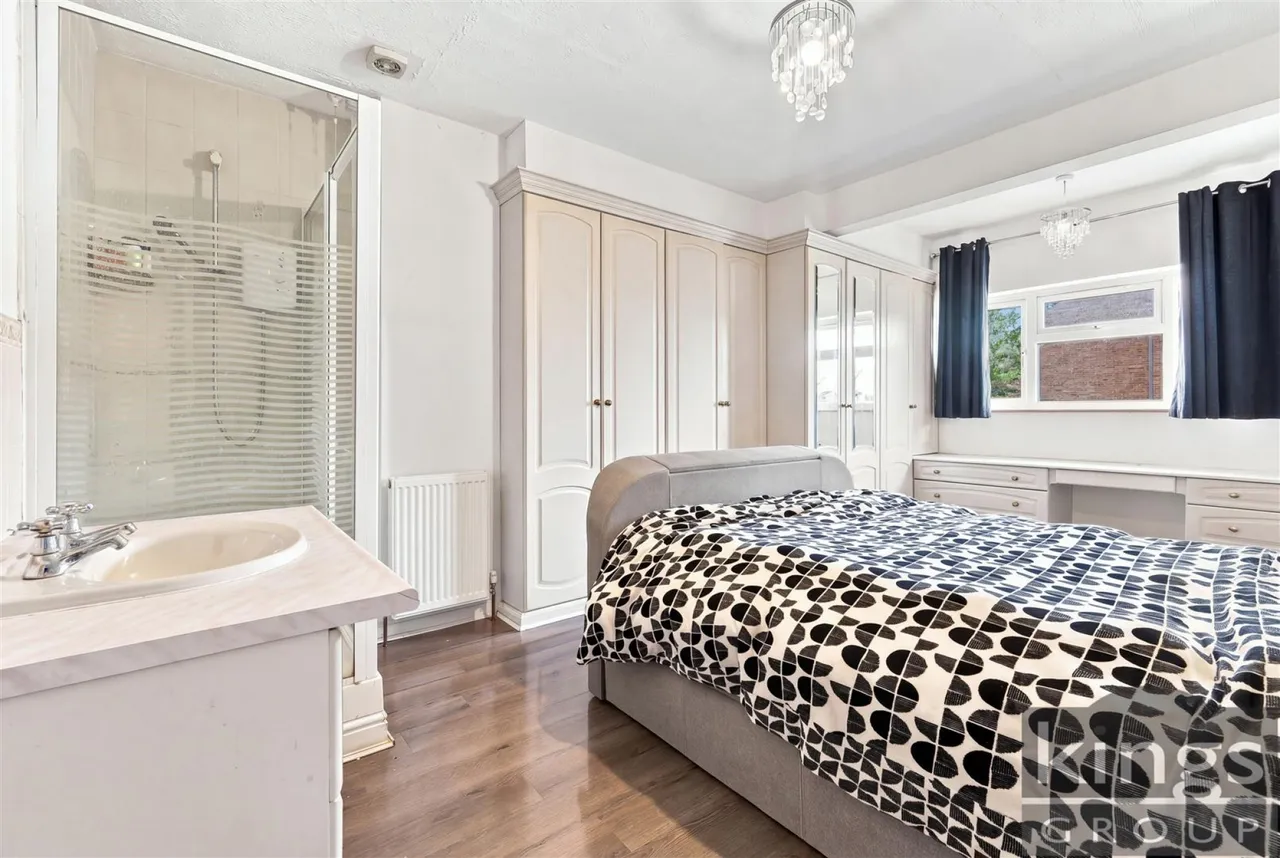 Tudor Crescent, Enfield, photo 13