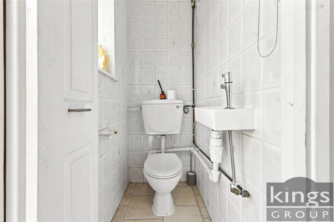 Tudor Crescent, Enfield, photo 10