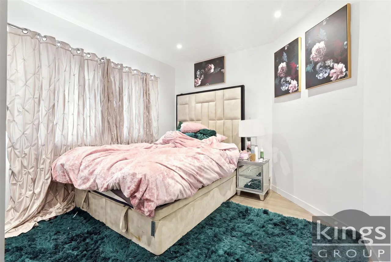 Tudor Crescent, Enfield, photo 16
