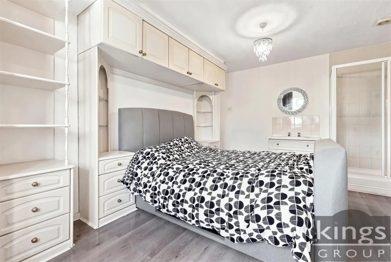 Tudor Crescent, Enfield, photo 15