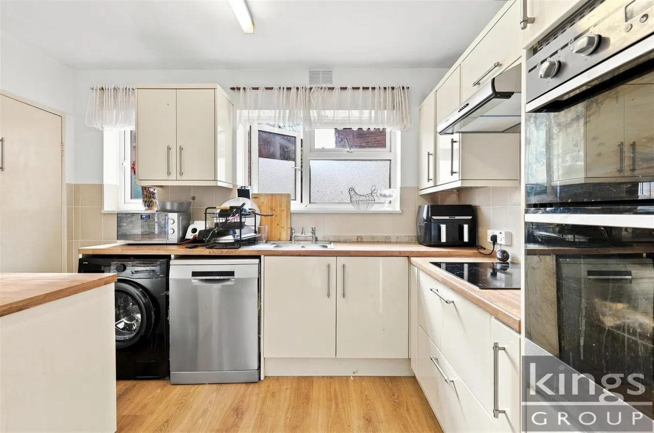 Tudor Crescent, Enfield, photo 9