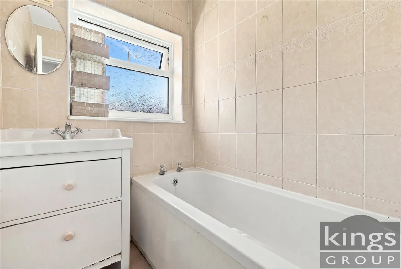 Tudor Crescent, Enfield, photo 19